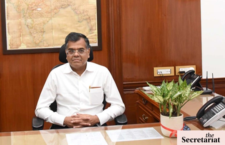 Don't Exceed 4 Decision-Making Layers: Cabinet Secretary